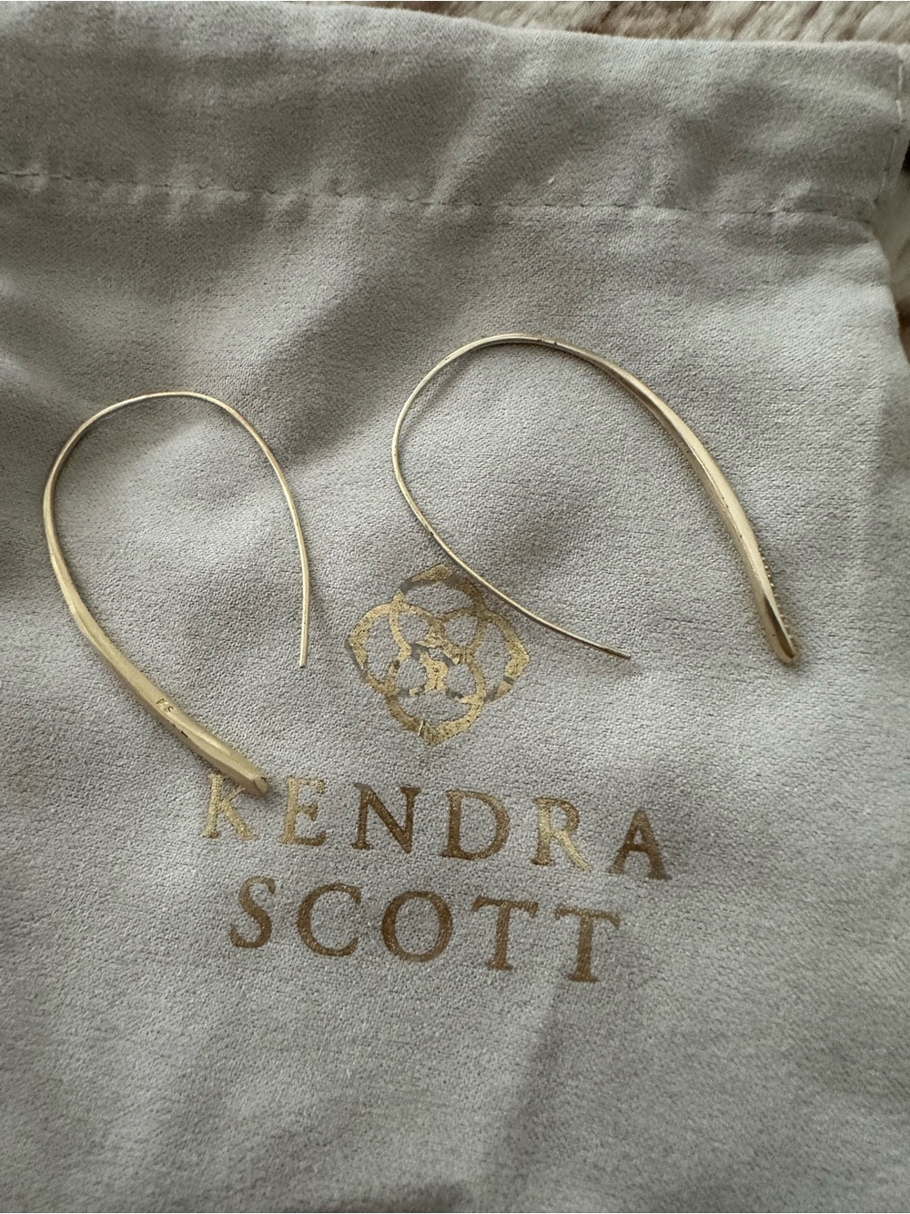 Kendra Scott Gold Curved Threader Earrings - Picture 5 of 6